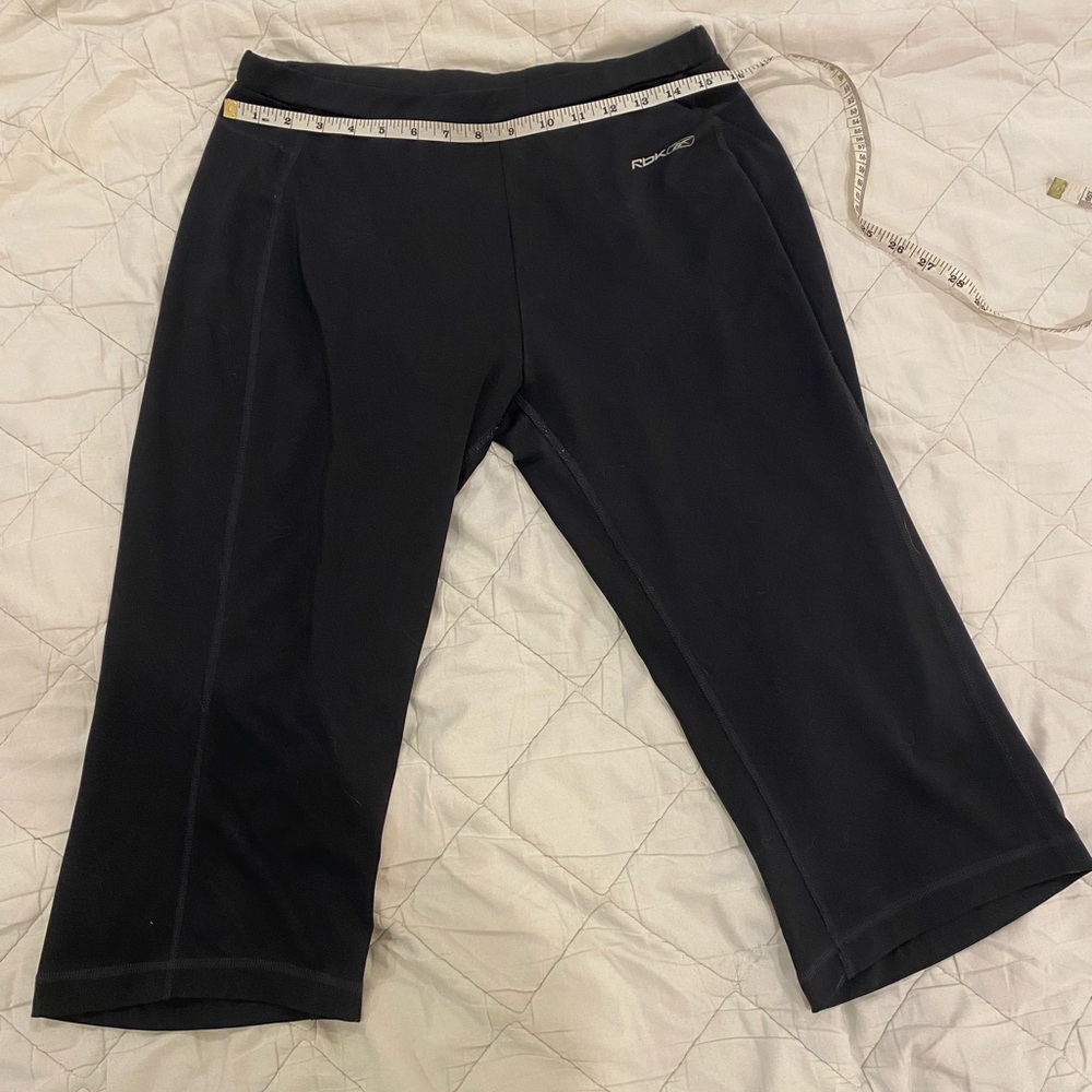 FREE WITH PURCHASE Reebok Black Capri Leggings Women’s M - Picture 3 of 5